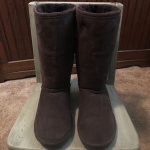 Women’s bearpaw boots